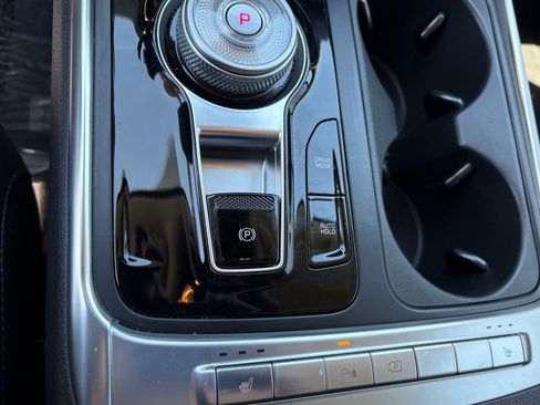 Certified 2025 Kia Carnival EX FWD image 29