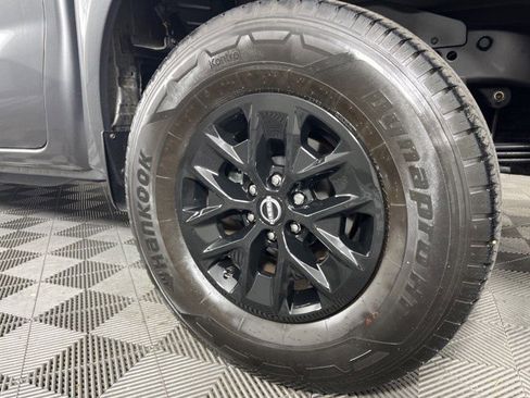 Used 2024 Nissan Frontier SV image 12
