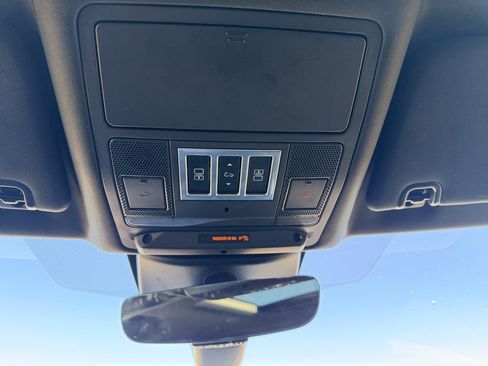 Used 2020 Land Rover Discovery HSE image 22