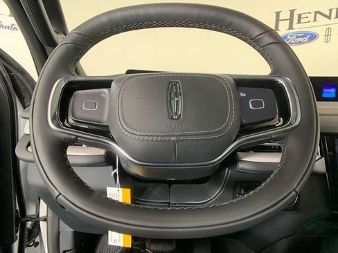 New 2025 Lincoln Navigator Reserve w/ Jet Appearance Package image 28