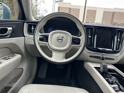 Used 2023 Volvo XC60 T8 Plus image 14