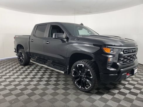 Used 2024 Chevrolet Silverado 1500 Custom Trail Boss w/ LPO, Dark Essentials Package AWD/4WD image 2