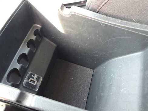 Used 2022 Jeep Cherokee Limited image 35