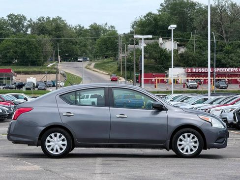 Used 2018 Nissan Versa SV FWD image 6