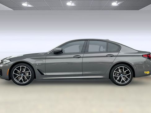 Used 2022 BMW 530e w/ Premium Package image 2