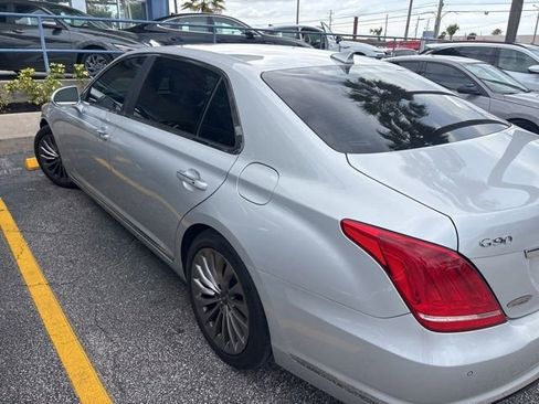 Used 2018 Genesis G90 3.3T Premium RWD image 5