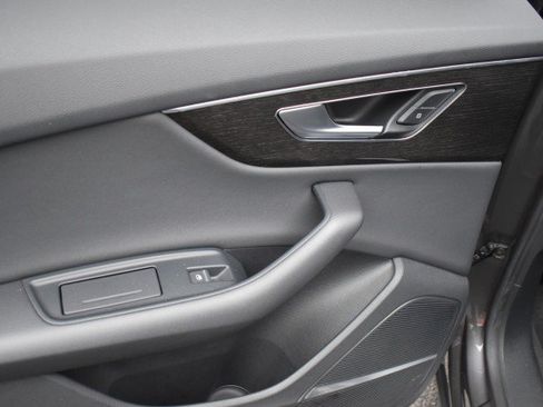 Used 2019 Audi Q8 Premium Plus AWD/4WD image 31