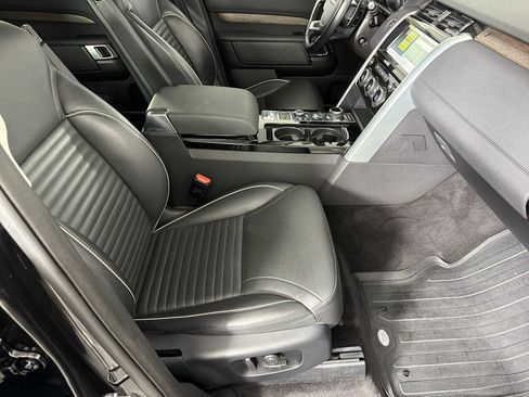 Used 2017 Land Rover Discovery HSE AWD/4WD image 11