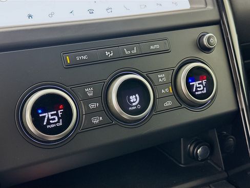 Used 2020 Land Rover Discovery SE image 26