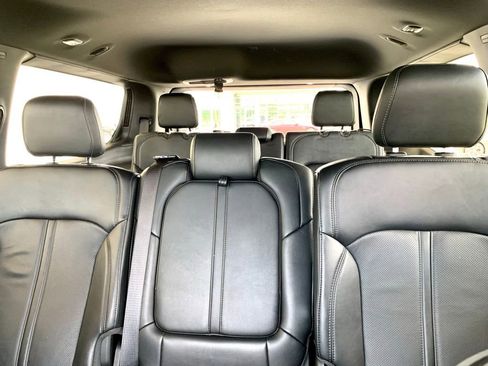 Used 2025 Jeep Wagoneer Series II w/ 8-Passenger Seating Package AWD/4WD image 48