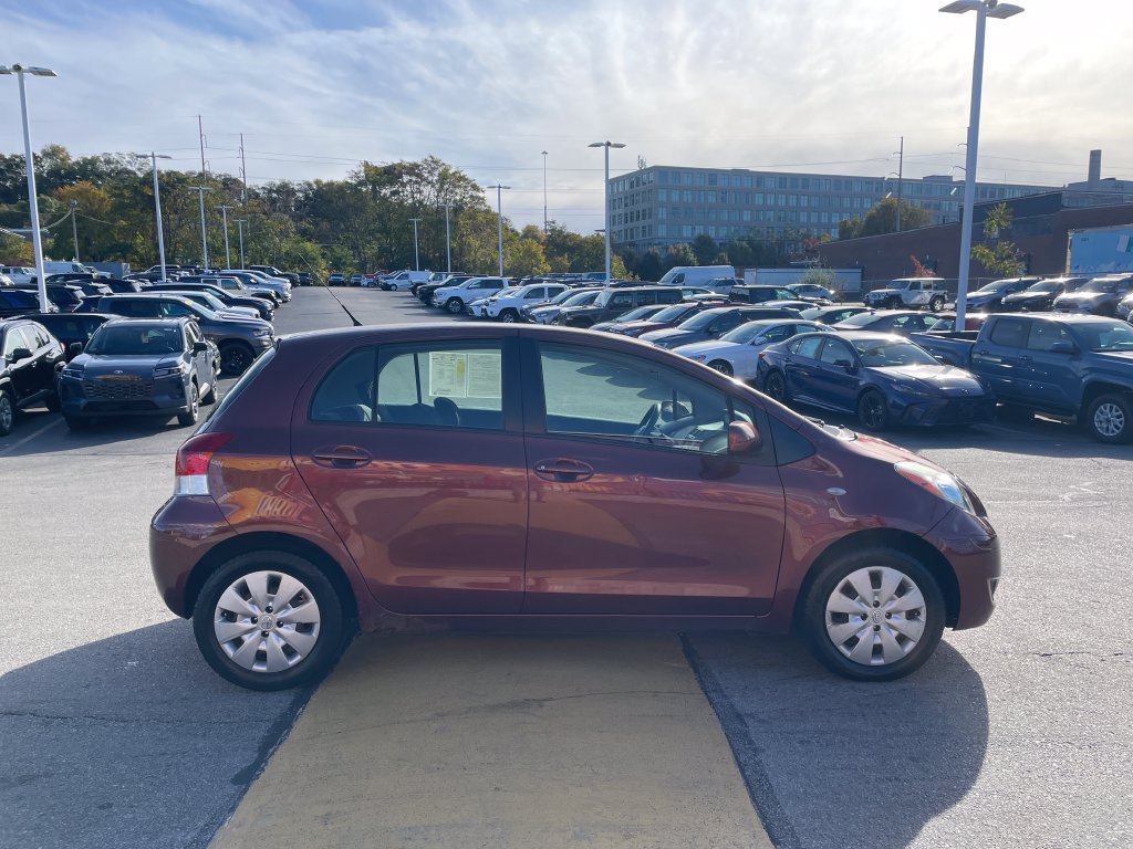 Used 2010 Toyota Yaris 4-Door Hatchback FWD image 5