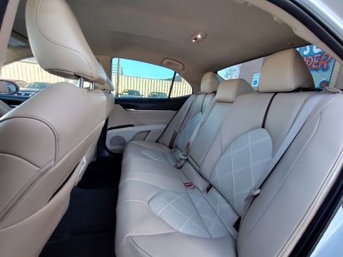 Used 2018 Toyota Camry XLE image 33