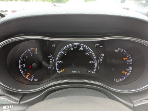 Used 2020 Jeep Grand Cherokee Altitude AWD/4WD image 18