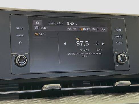 Used 2024 Kia Carnival LX FWD image 9