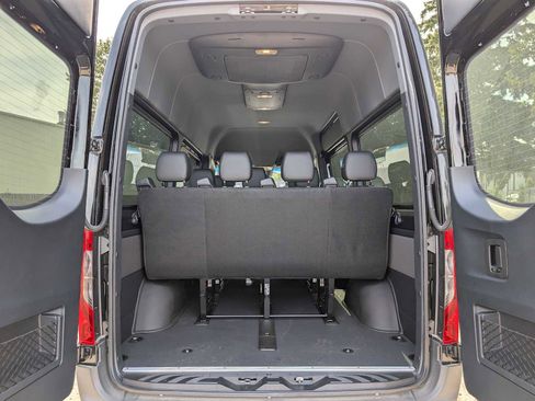 Used 2024 Mercedes-Benz Sprinter 2500 image 21
