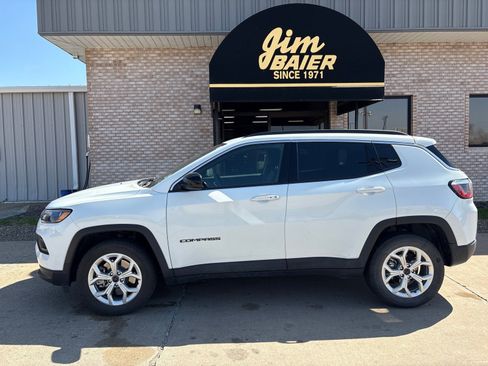 Used 2025 Jeep Compass Latitude w/ Convenience Group image 2