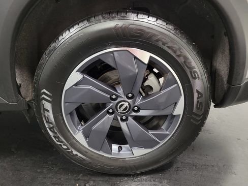 Used 2025 Nissan Rogue SV FWD image 10