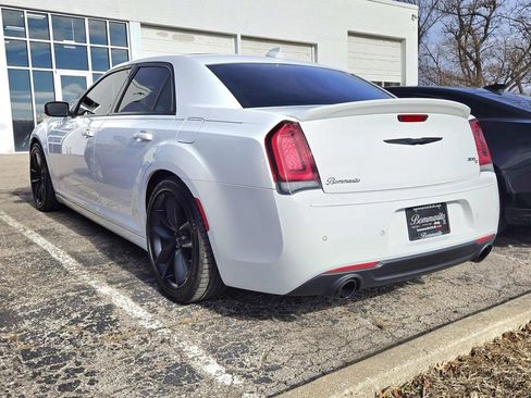 Used 2023 Chrysler 300 C image 3