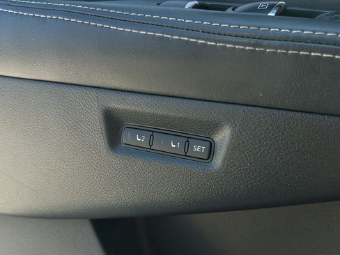 Used 2016 Nissan Murano Platinum w/ Platinum Technology Package FWD image 12