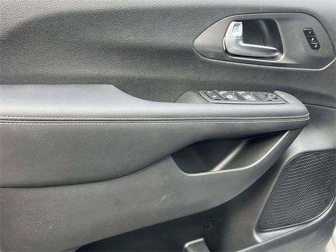 New 2026 Chrysler Pacifica Select w/ S Appearance Package image 30