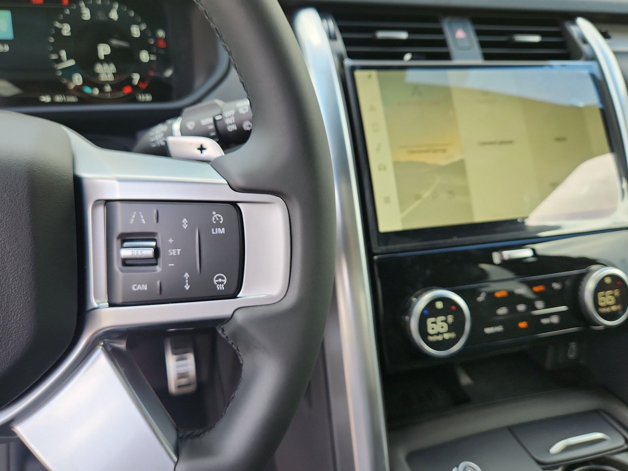 New 2026 Land Rover Discovery Dynamic SE AWD/4WD image 17