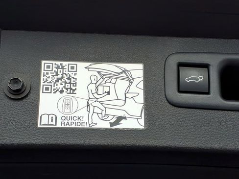 Used 2024 Toyota Highlander XLE image 11