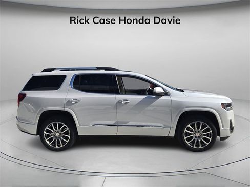 Used 2023 GMC Acadia Denali w/ Denali Technology Package image 3