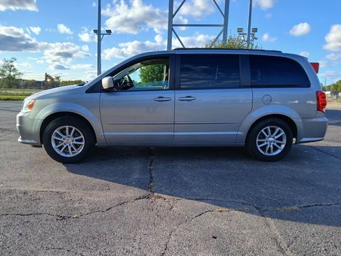 Used 2016 Dodge Grand Caravan SXT image 7