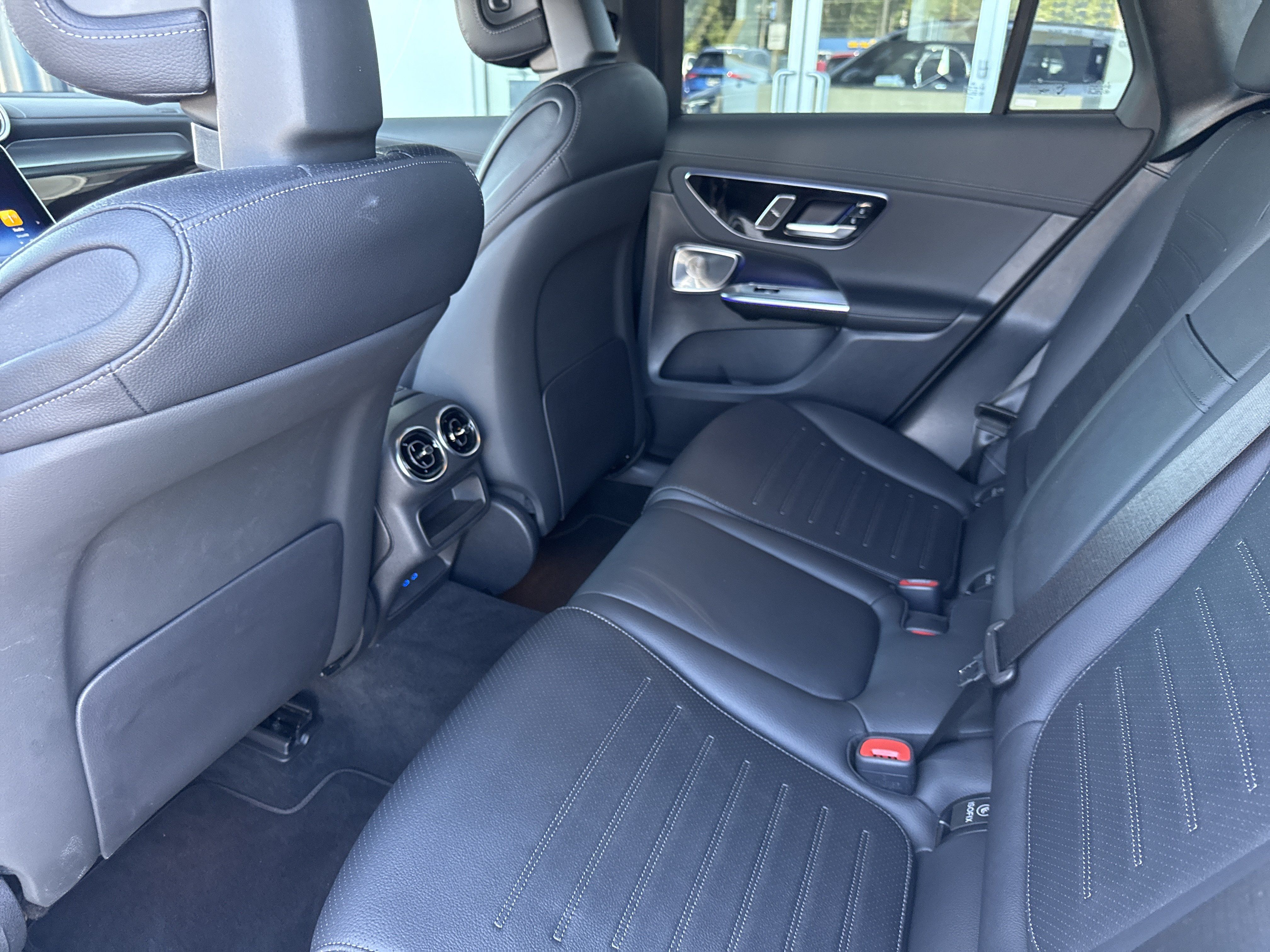 Used 2025 Mercedes-Benz GLC 300 4MATIC image 12