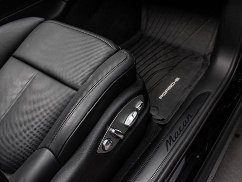 Certified 2025 Porsche Macan image 34