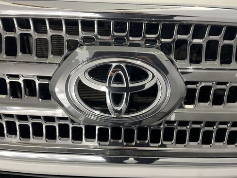 Used 2017 Toyota Tacoma TRD Sport w/ Premium & Technology Package image 35