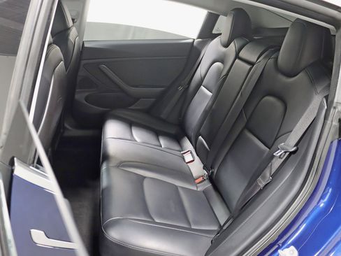 Used 2018 Tesla Model 3 Long Range image 28