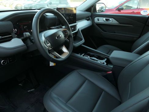 Used 2025 Ford Explorer Active w/ Active Comfort Package image 12