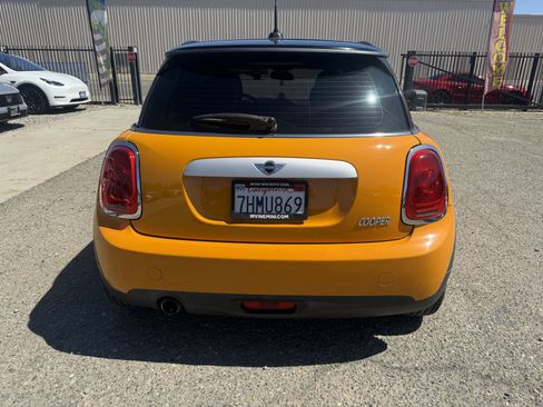 Used 2015 MINI Cooper 2-Door Hardtop image 5