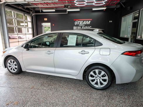 Used 2023 Toyota Corolla LE image 2