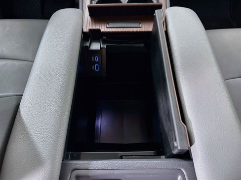 Certified 2024 Toyota Sienna XLE FWD image 35