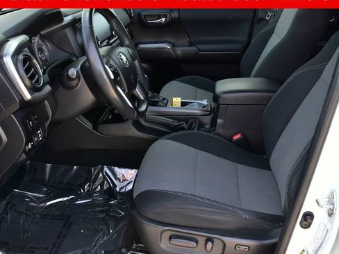 Used 2021 Toyota Tacoma TRD Off-Road AWD/4WD image 11