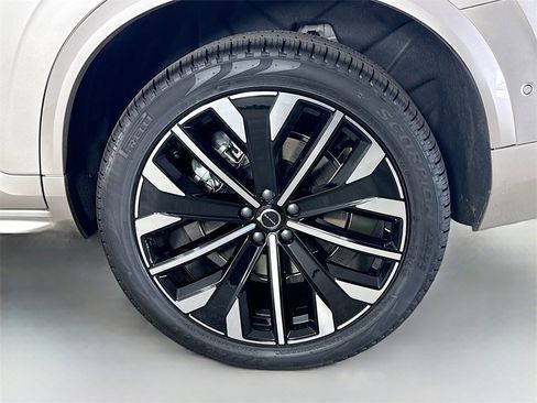 New 2026 Volvo XC90 T8 Plus w/ Protection Package Premier image 34