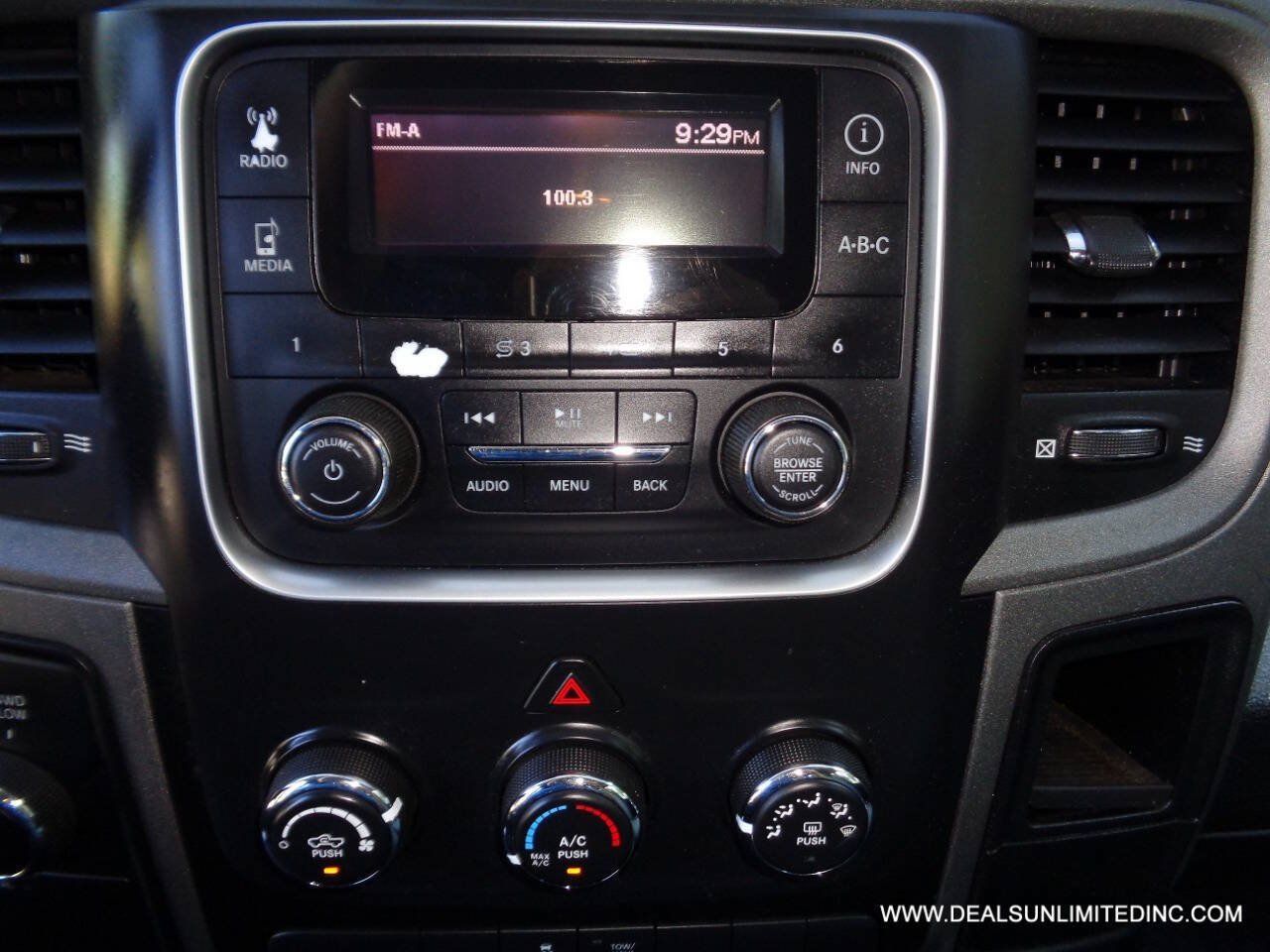 Used 2018 RAM 1500 ST w/ SXT Appearance Group AWD/4WD image 12