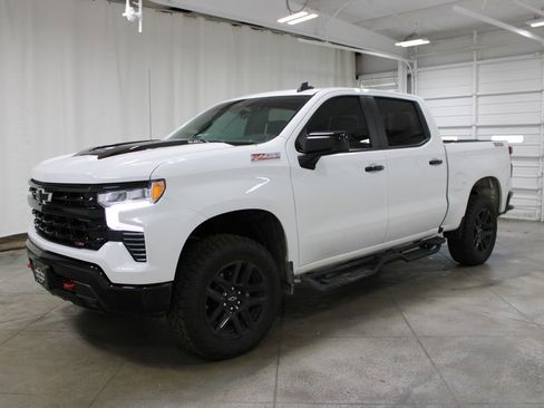 Used 2024 Chevrolet Silverado 1500 LT Trail Boss w/ Convenience Package II image 4