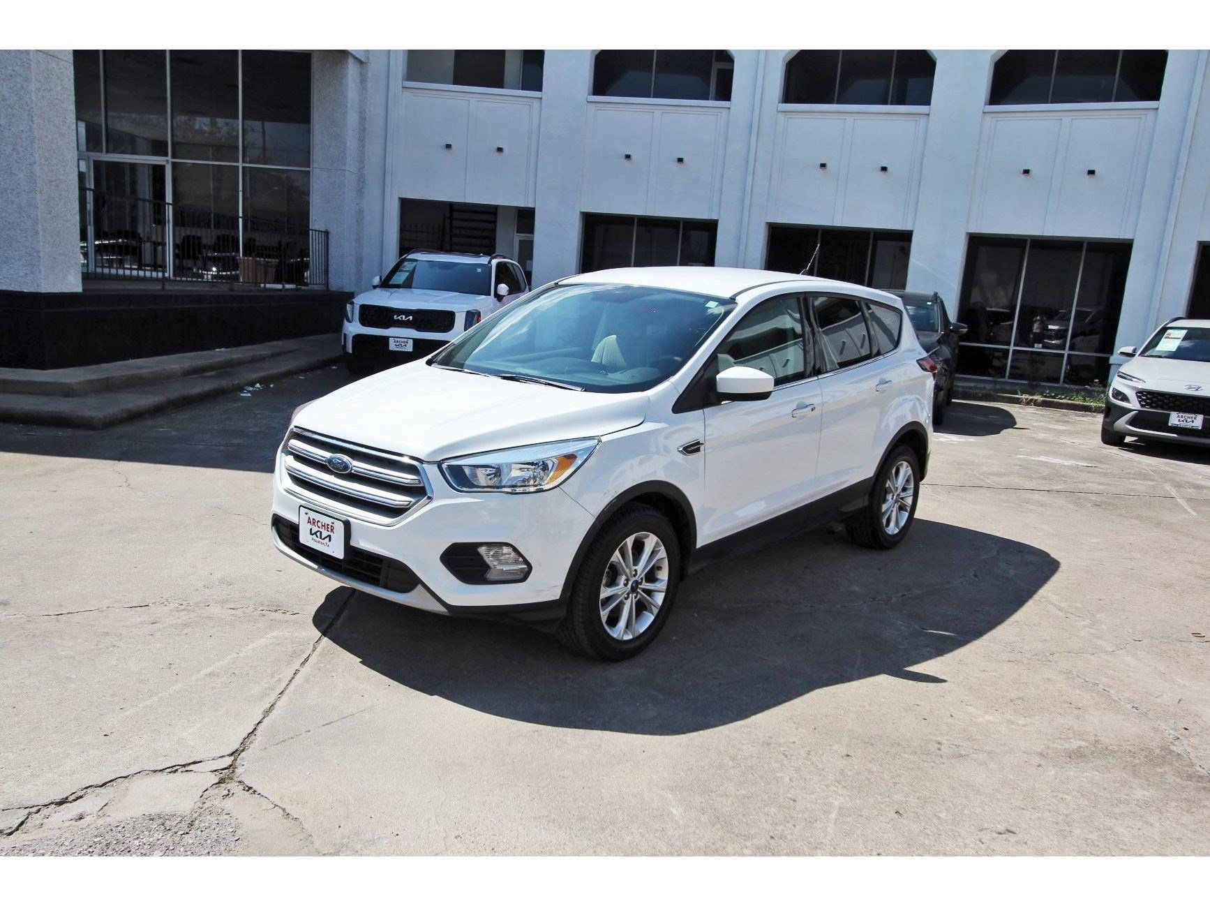 Used 2019 Ford Escape SE FWD image 3
