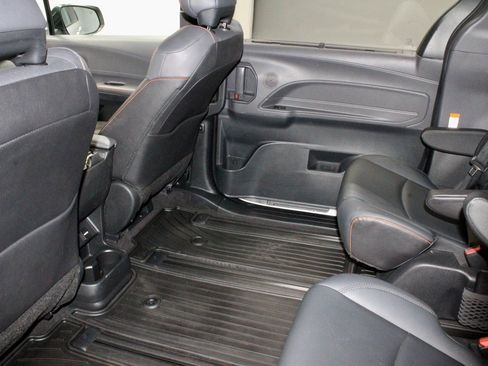 Used 2022 Toyota Sienna XSE image 23