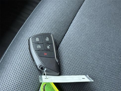 Used 2024 Chevrolet Equinox EV RS FWD image 28
