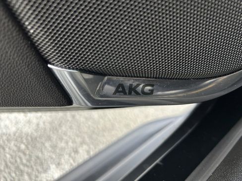 Used 2025 Cadillac Escalade ESV Premium Luxury image 41