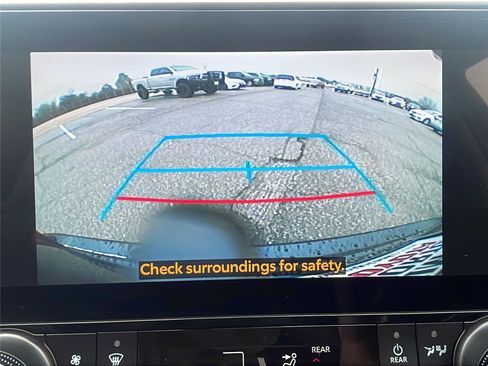 Used 2025 Toyota Highlander XLE image 28