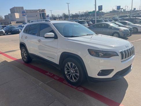 Used 2020 Jeep Cherokee Latitude Plus w/ Comfort/Convenience Group image 4