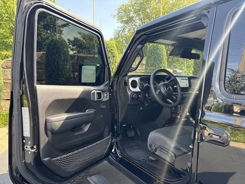 Used 2024 Jeep Wrangler Unlimited Sport AWD/4WD image 17