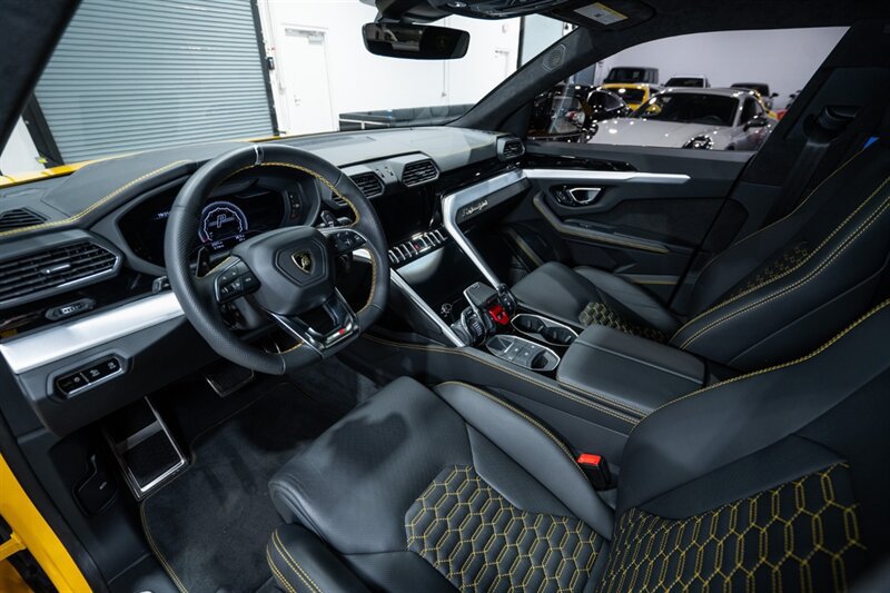 Used 2020 Lamborghini Urus AWD/4WD image 18
