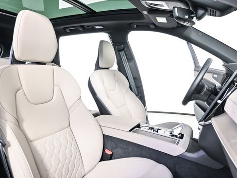 Certified 2025 Volvo XC90 B5 Core w/ Climate Package image 24