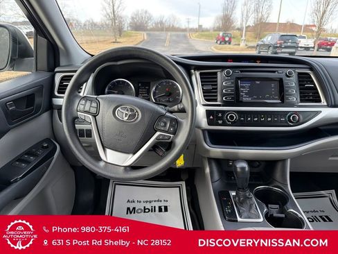 Used 2019 Toyota Highlander LE image 31